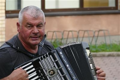 Posezení s harmonikou